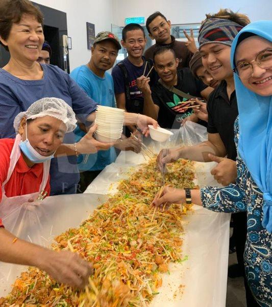 CNY 2019 Tossing of the prosperity salad by Madam Tan